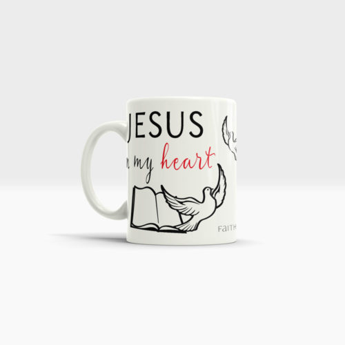 Tasse Jesus mit rotem Herz, Bibel, Friedenstauben und Wunschname. Ansicht links