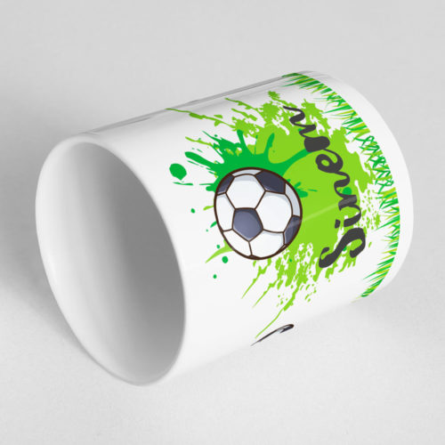 Mädchen Fußball Tasse mit drehbarem Fußball Ansicht liegend